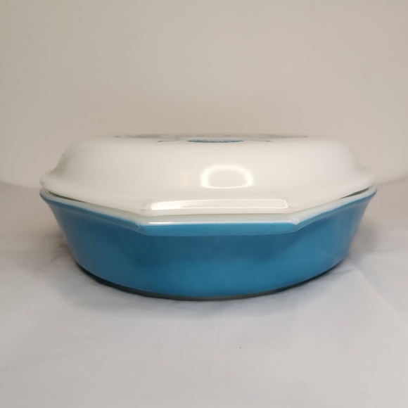 Vintage Horizon Blue Pyrex Dish - Picture 4 of 14
